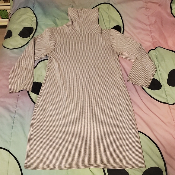 Urban Outfitters grey turtleneck dress - Picture 2 of 6
